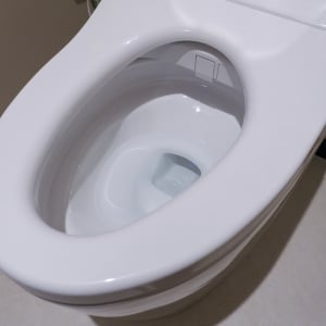 もう「トイレの黒ずみ」に悩まない!黒ずみを予防する“かんたん予防策3選”「家庭ですぐにできる」