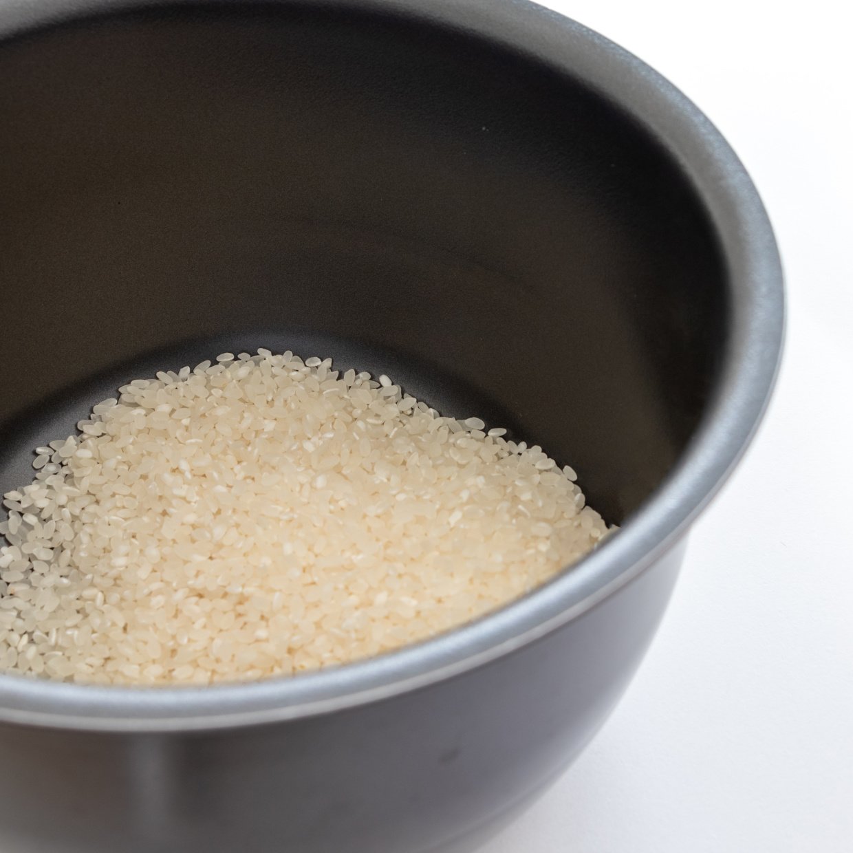  「炊飯器の内釜」の寿命が縮む“やってはいけないNG行為”3つ「コーティングがはがれるかも…」 