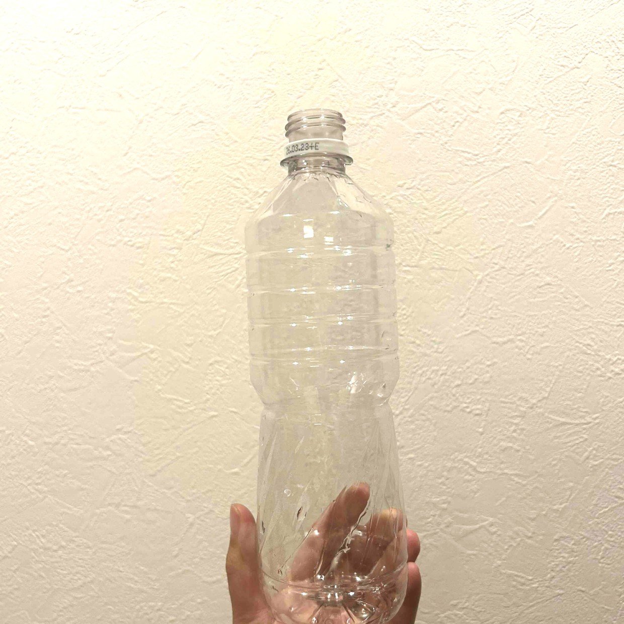  飲み終えた「ペットボトル」を3等分に切ったら…？「想像できなかった」「ナイスアイデア！」「素敵」 