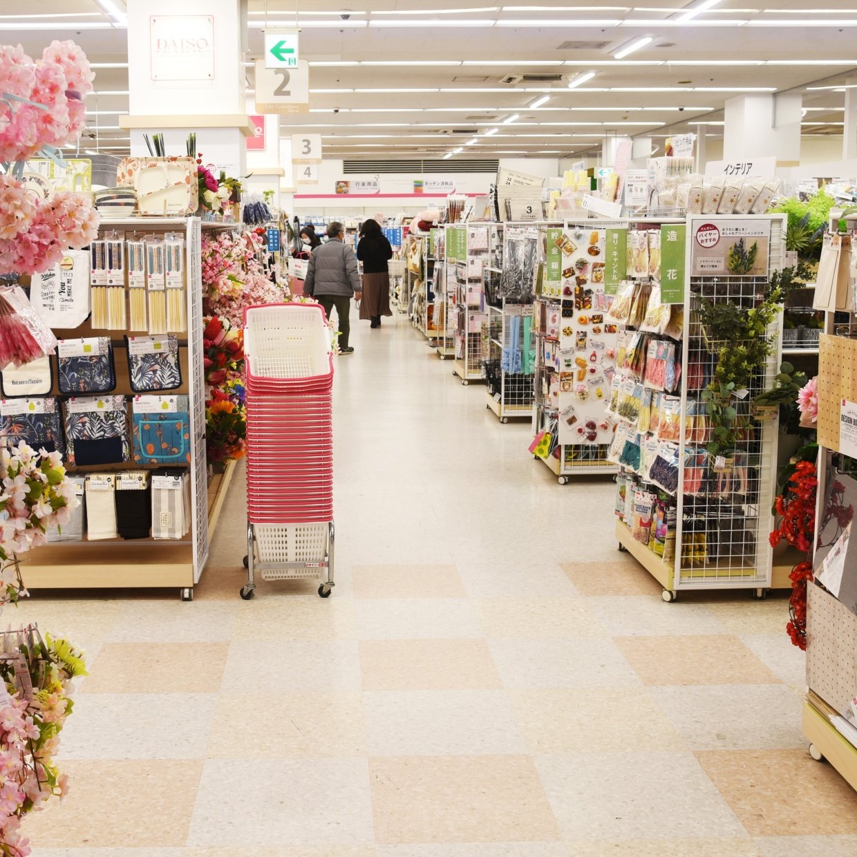  つい買いすぎてた…。「100円ショップ」でやりがちな“NG行動”3つ「全部当てはまってる…」「反省」 