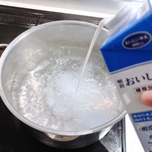 パスタを茹でるときお湯に「牛乳」を入れると…？「ストレスから解放された」「すごい効果」