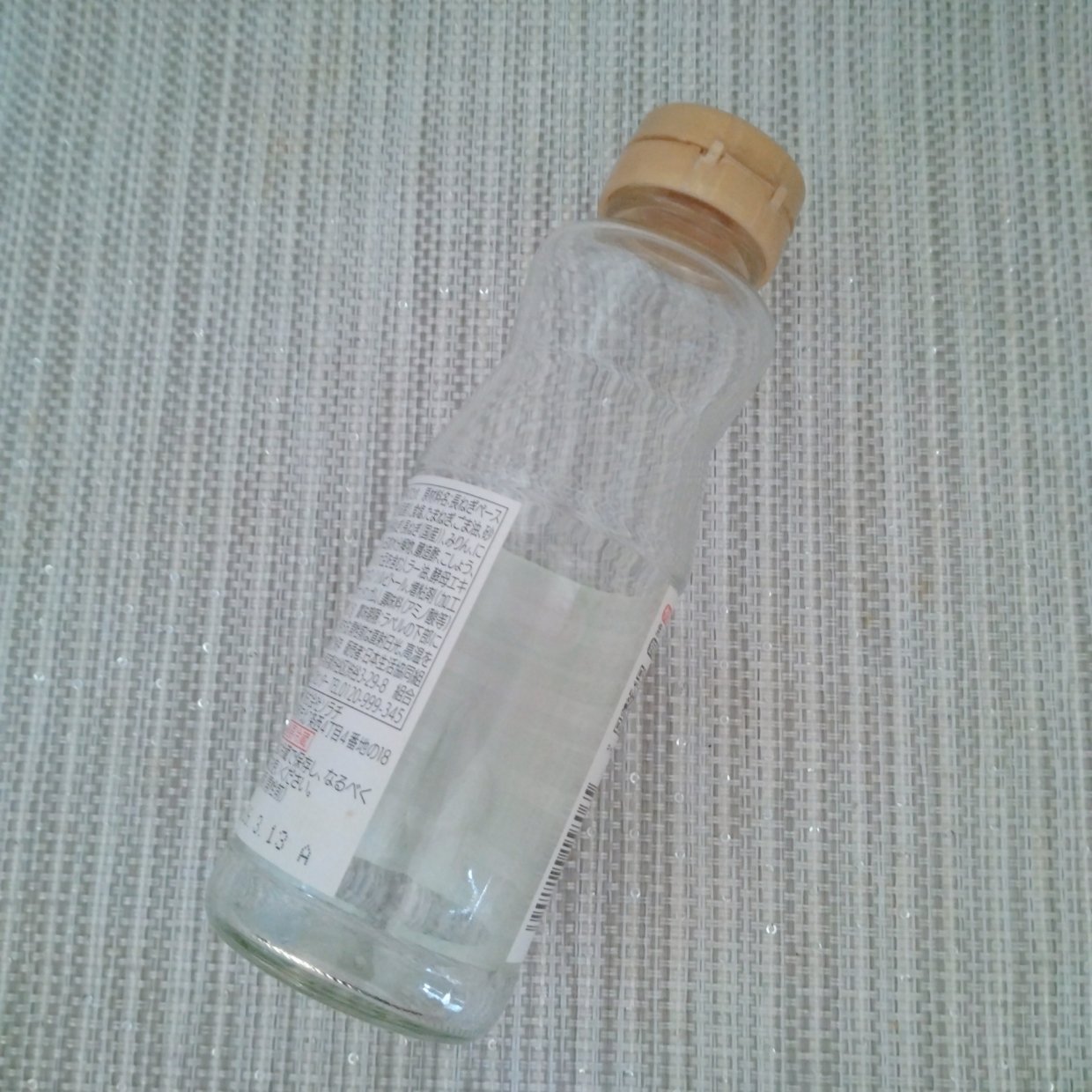  「瓶のラベル」をツルンときれいに剥がす方法がすごい「びっくりするほど簡単」「ベタベタしない」 