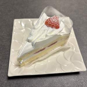 クリスマスに実用的！食べきれない「ショートケーキ」を崩さずキレイに保存する2つの方法「簡単！」