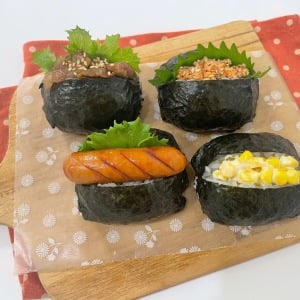 「いつものおにぎりに飽きた」を解消！彩り豊かな「ミニおにぎりドッグ」の作り方→「アレンジも自由自在」