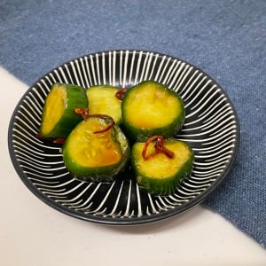 ポリポリ食感が止まらない“きゅうりの旨塩漬け”レシピ「味がめっちゃ染みてる」「ご飯が進む」