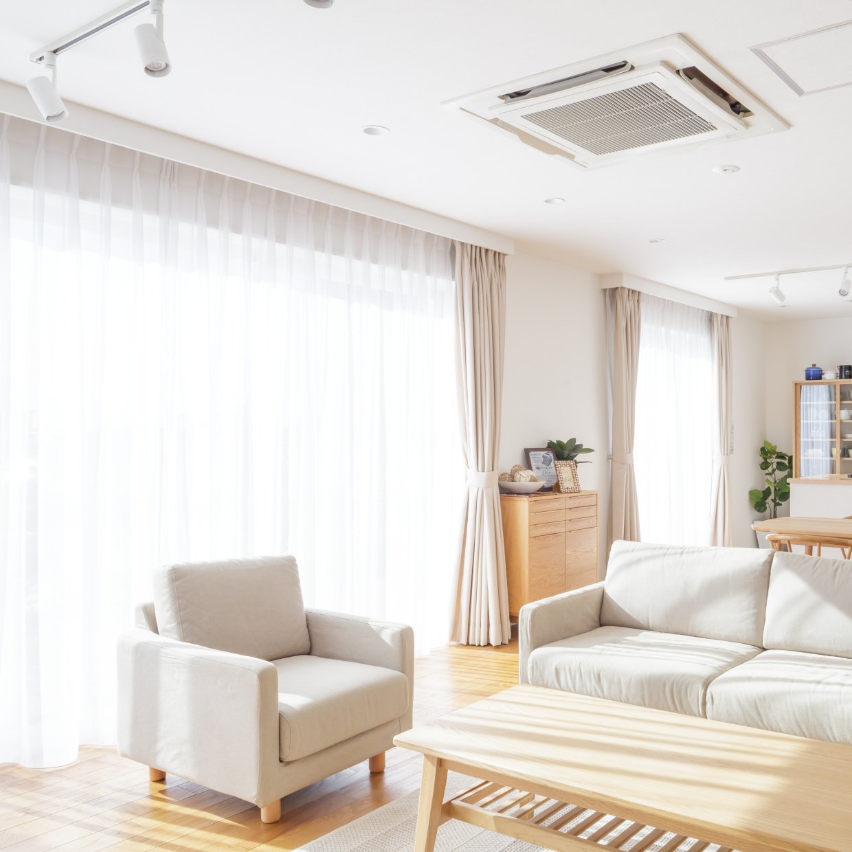  なぜかリビングが狭い…。リビングが“広く見える家”の秘密「知らなかった」「統一します」 