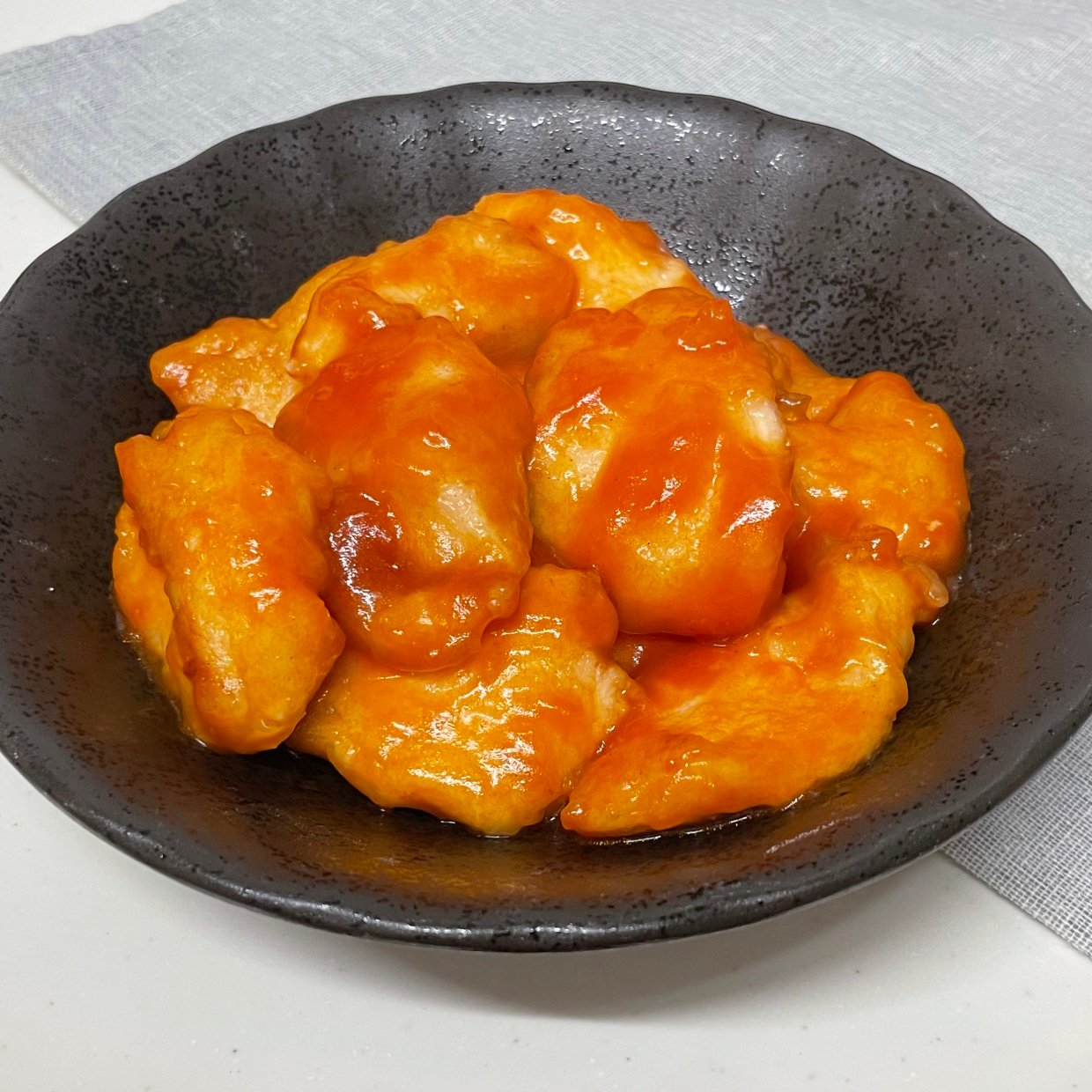  【節約エビチリ風レシピ】エビの代わりに使った食材とは？「ご飯が止まらない」「下処理要らずでカンタン」 