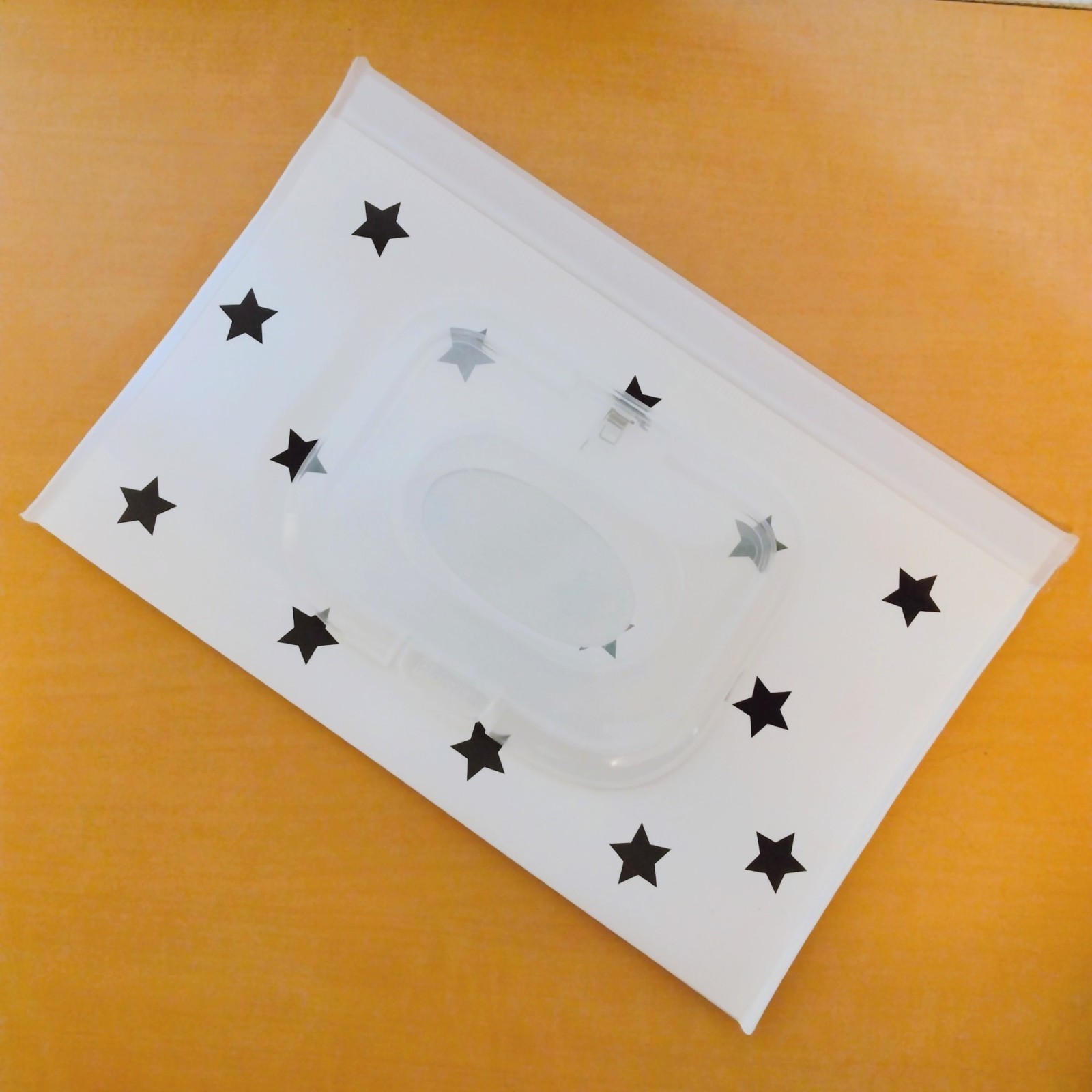 100均で手に入る！薄型のフタつきウェットシートケースに詰め替える