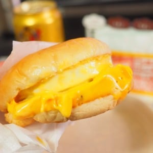 マクドナルドの「エッグチーズバーガー」を“極上エッグサンド”に変える魔法【たまごサンドの世界】