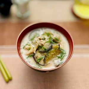 「なんとなく疲れが抜けない」と悩んでいる方へ。カラダがととのう秋ナスと豆乳の養生みそスープの作り方