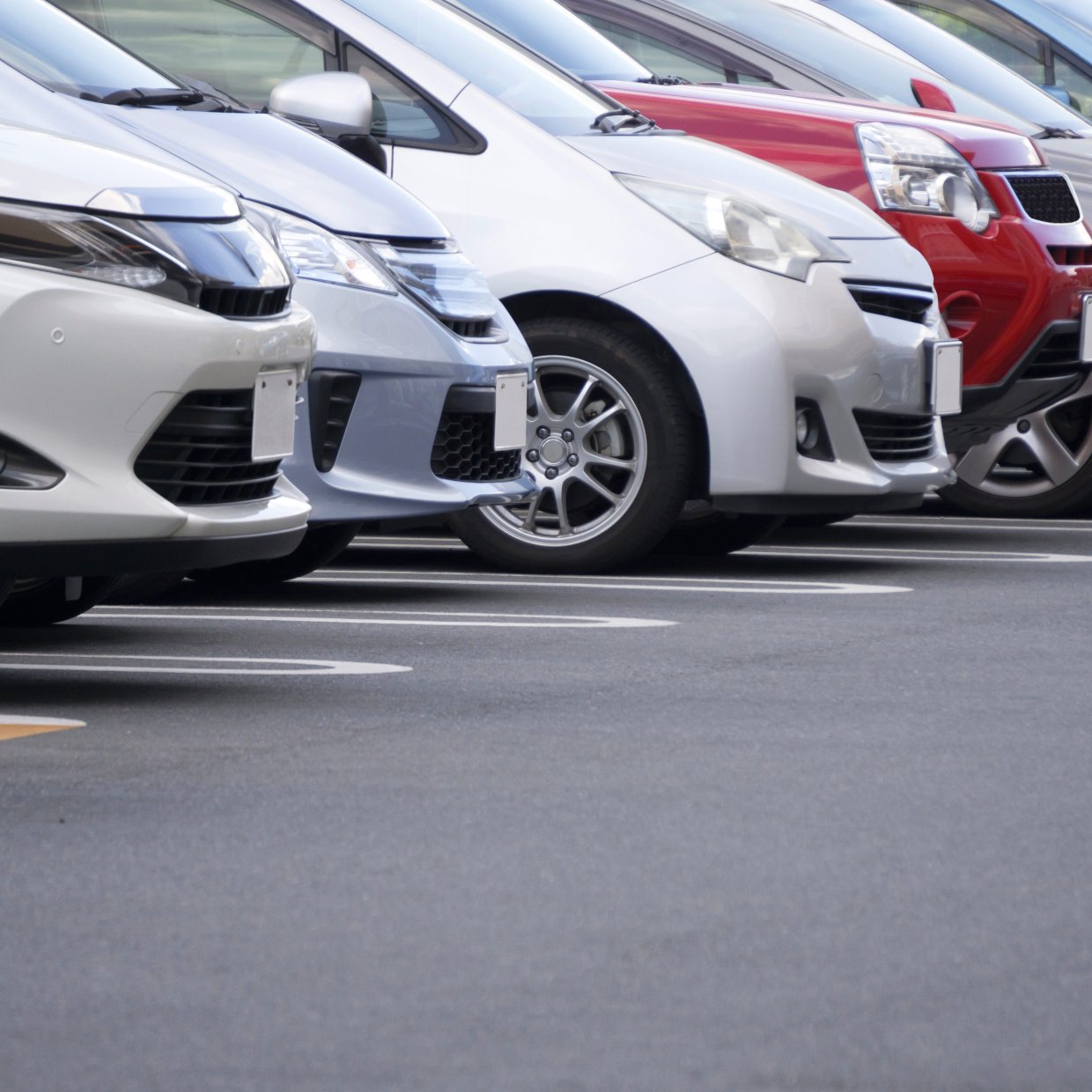  車が見つからない…。「広い駐車場に停めた車」に迷わずたどり着く方法「便利な機能！」「夫にも教える」 