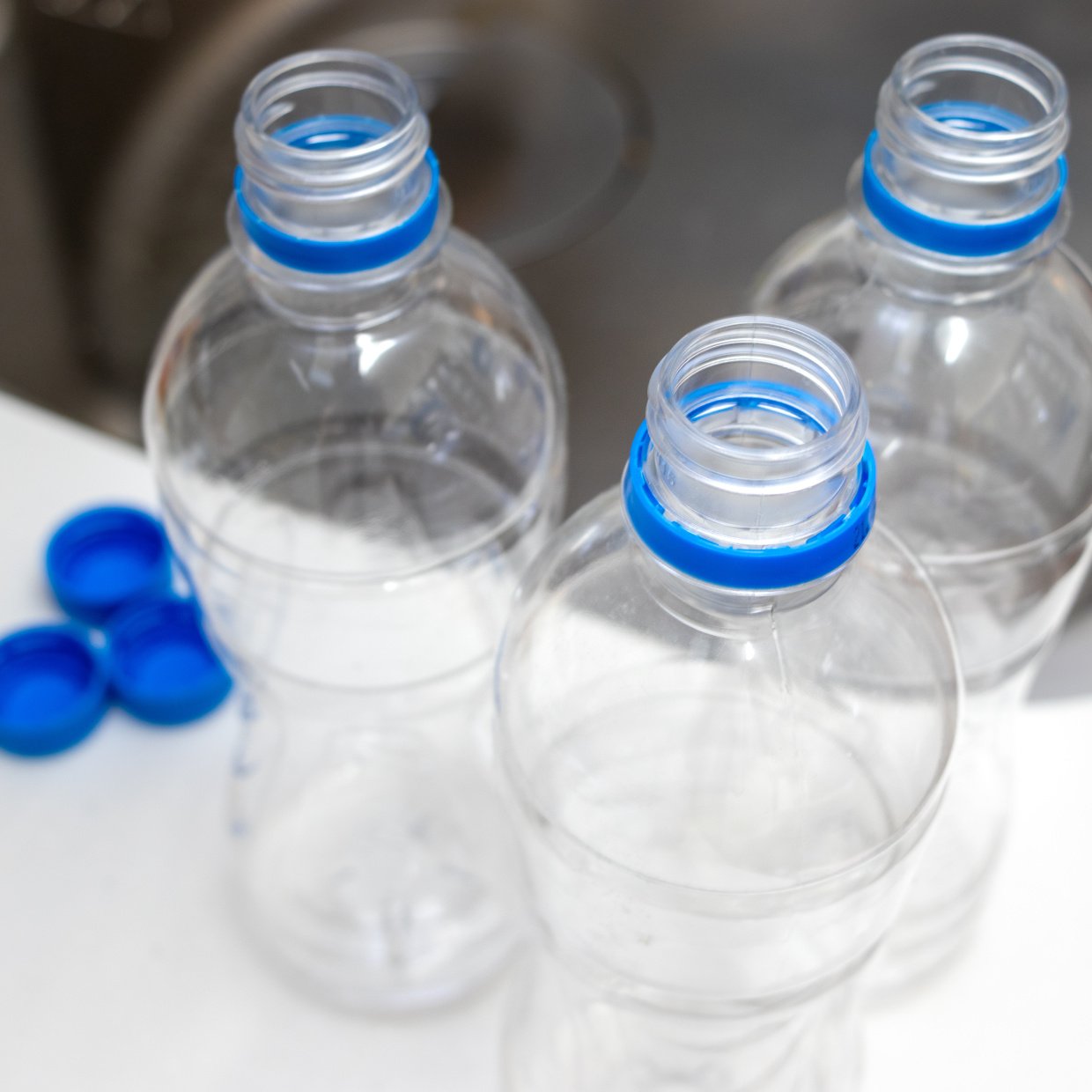  誰も教えてくれない。飲み終えた「ペットボトル・缶」を速攻で洗うワザ「全然違う」「見ていて爽快」 