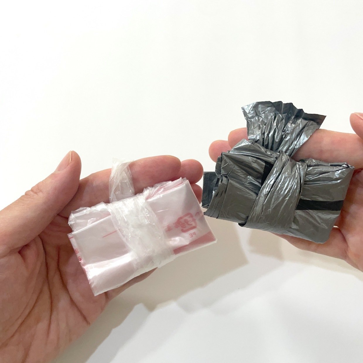  かさばる「レジ袋」が3分の1に！かわいくて便利な“たたみ方”「フックに掛けられる」「散乱しない！」 