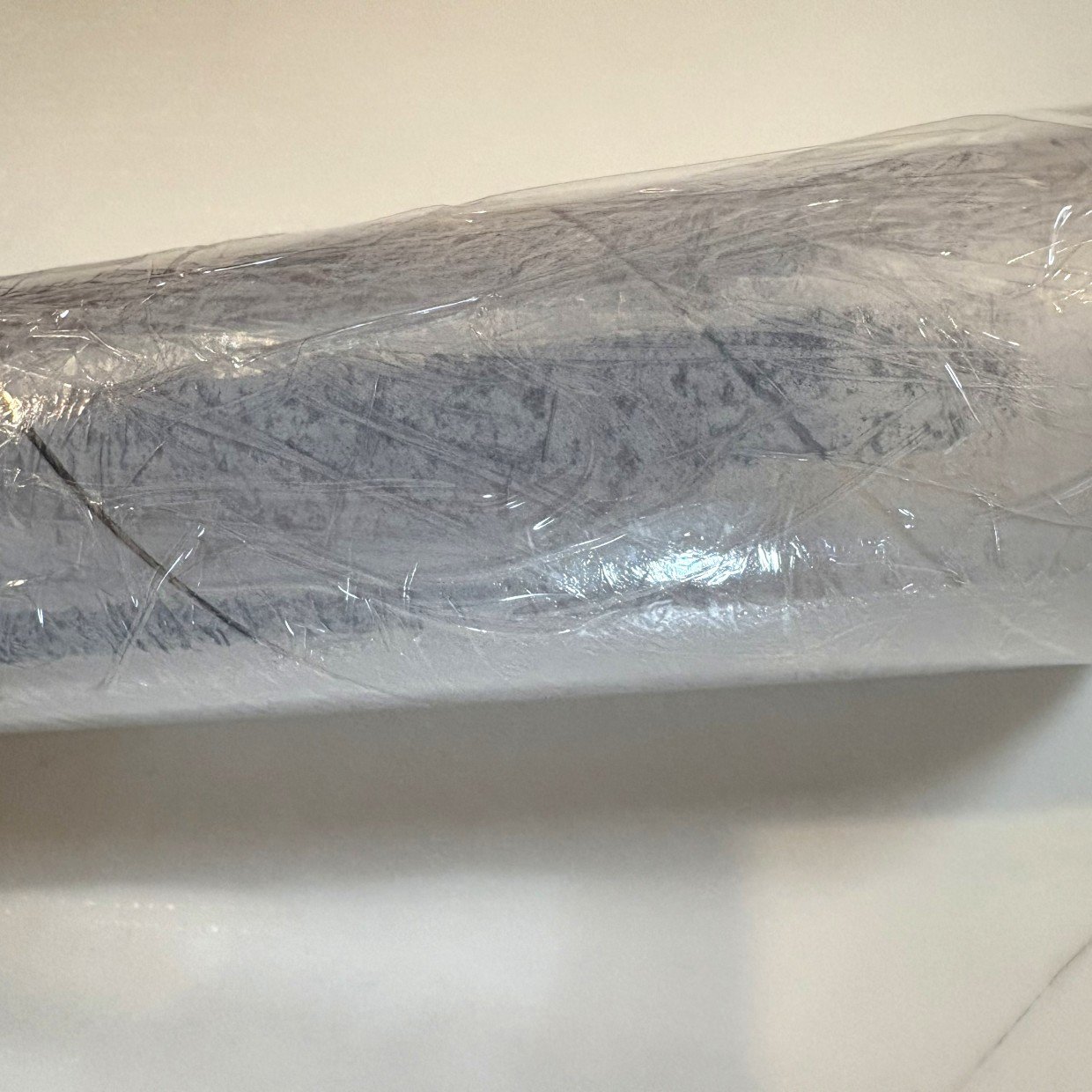  もう爪でカリカリ探さない！「ラップの端」が秒で見つかる裏ワザ「簡単！」「もっと早く知りたかった…」 