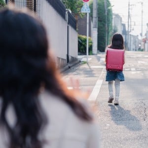 朝の5分が“心の土台”をつくる。子どもが安心して登校できる“親の声かけ”