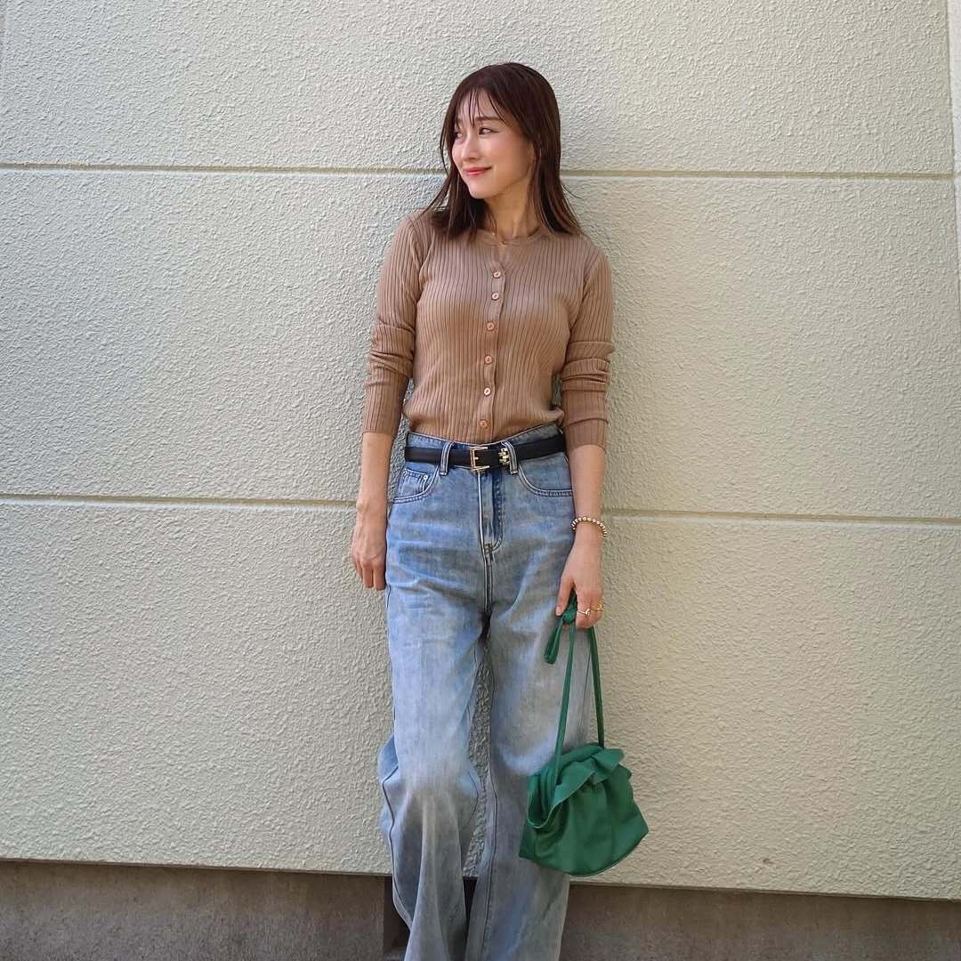  いつもの「デニムコーデ」にこなれ感が出る！40代おしゃれ女子の秋のデニムの着こなしテク3選 