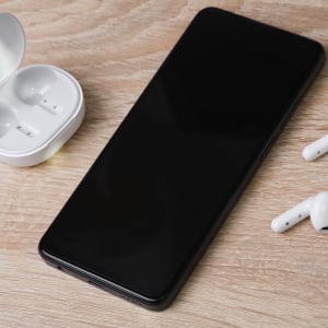 【iPhone】最新iOS 26の“音量調節機能”が超便利「イヤホン使う人は確認して」「使いやすい」