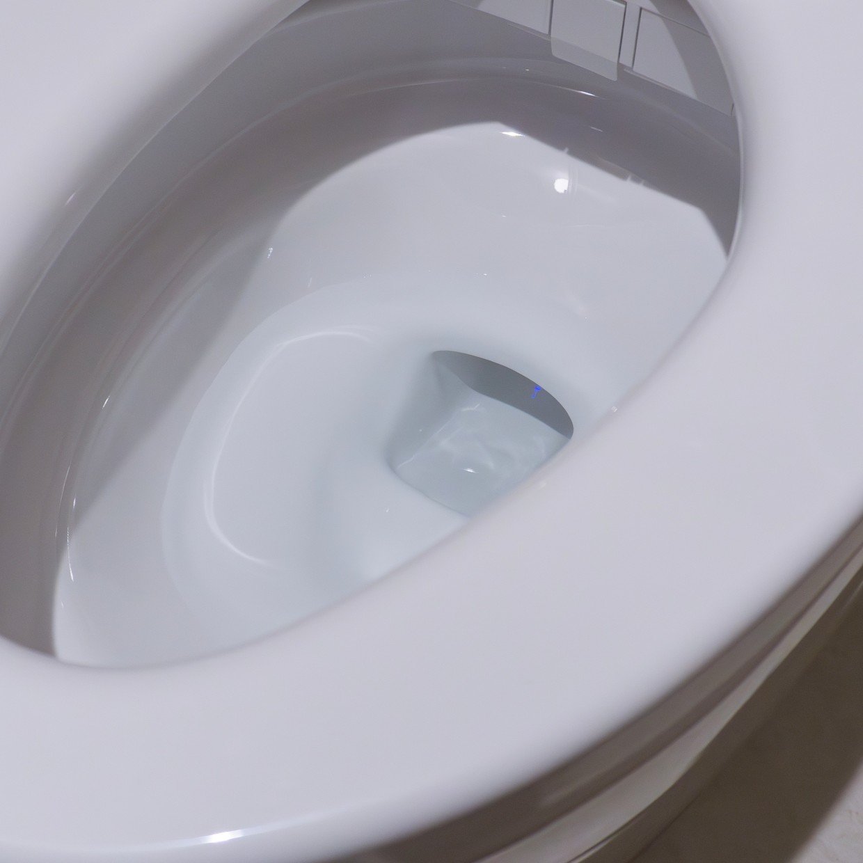  便器の奥の「頑固な黄ばみ」が面白いほど“みるみる落ちる”簡単掃除術「白さが蘇った」「清潔！」 