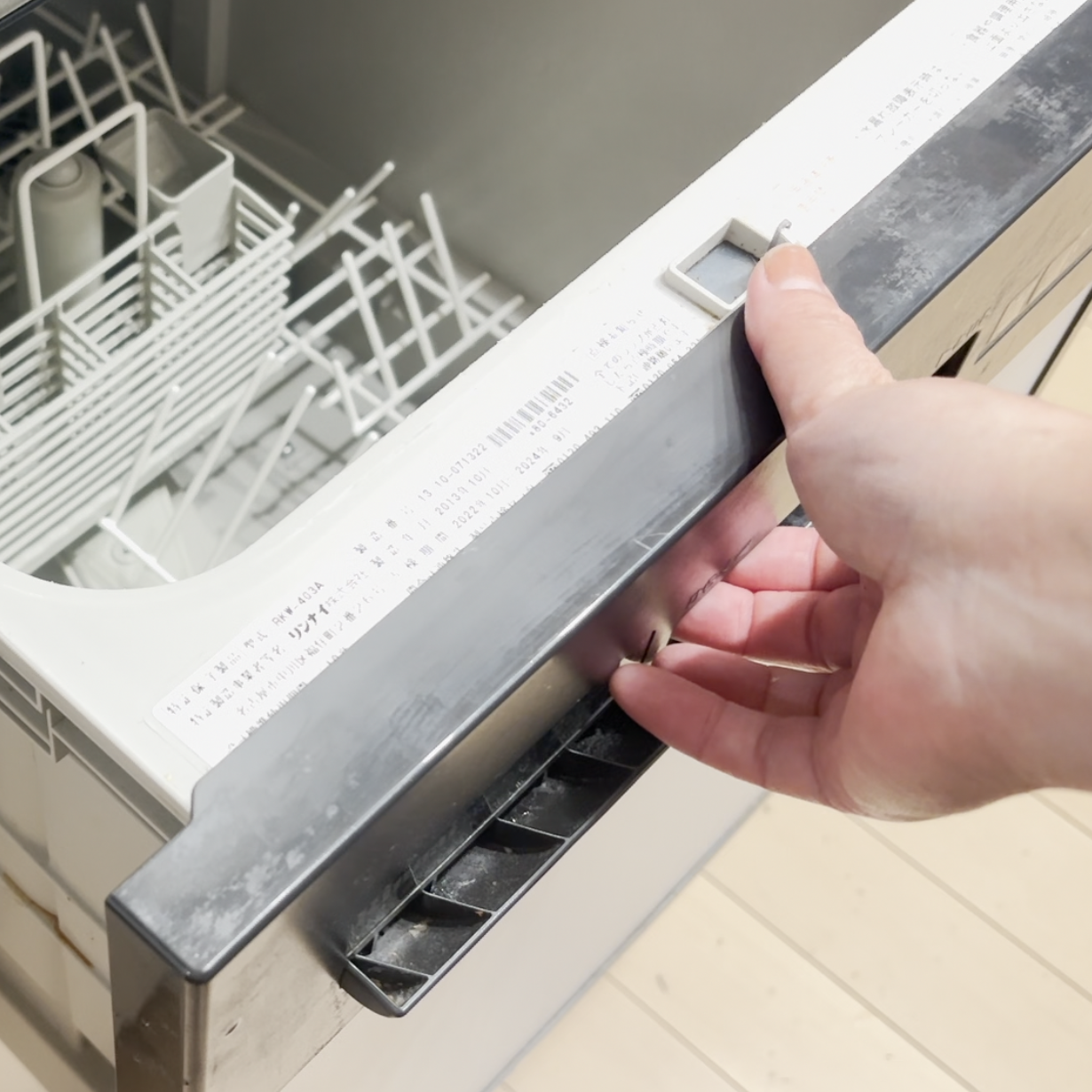  「食洗機」の“臭い・汚れ・ぬめり”を簡単に落とす掃除テク「見えないところまでキレイ」「絶対やる」 