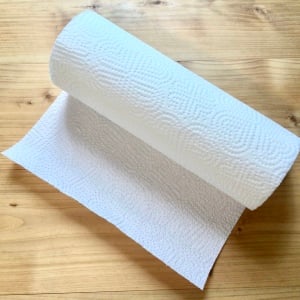 毎日使う「キッチンペーパー」が4倍お得に感じる…？「節約になる」「早くやりたかった」「長持ちする」