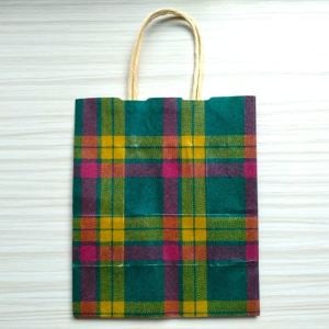 使っていない「紙袋」を切って折ると…？「想像以上にいい！」「たくさん作りたい」