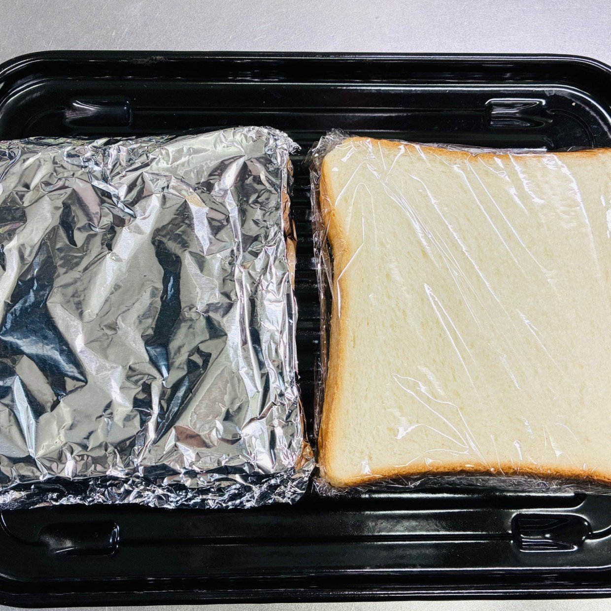  「ラップ」と「アルミホイル」で違いは出るの？食パンをおいしく冷凍保存する方法 
