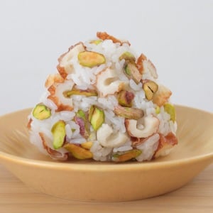 朝「おにぎり」に入れると肌がよろこぶ。ビタミンやミネラルが豊富な食材とは？「入れたことなかった」