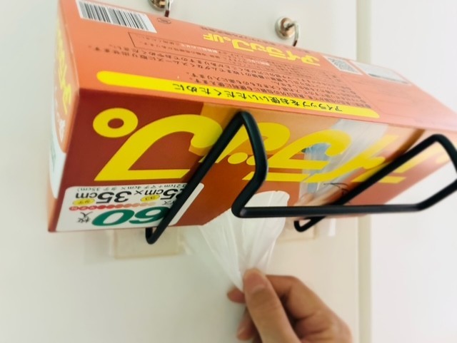 100均アイテムを組み合わせると、アイラップの専用スタンドみたい！取り出しやすい！