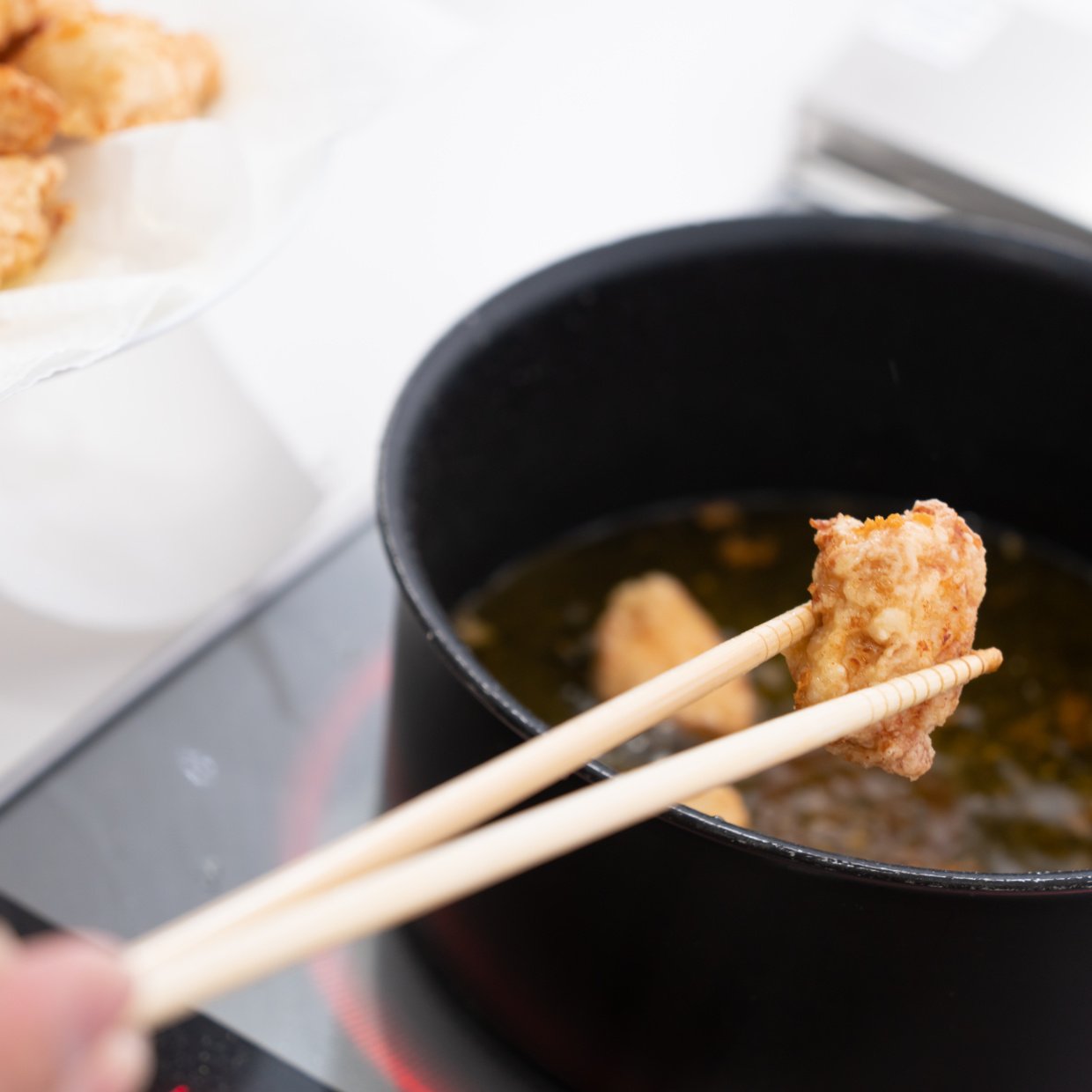  いつもの片付け方法、じつは危険かも！揚げ物後にNGな“3つの行動”「火の気がなくても燃える」 