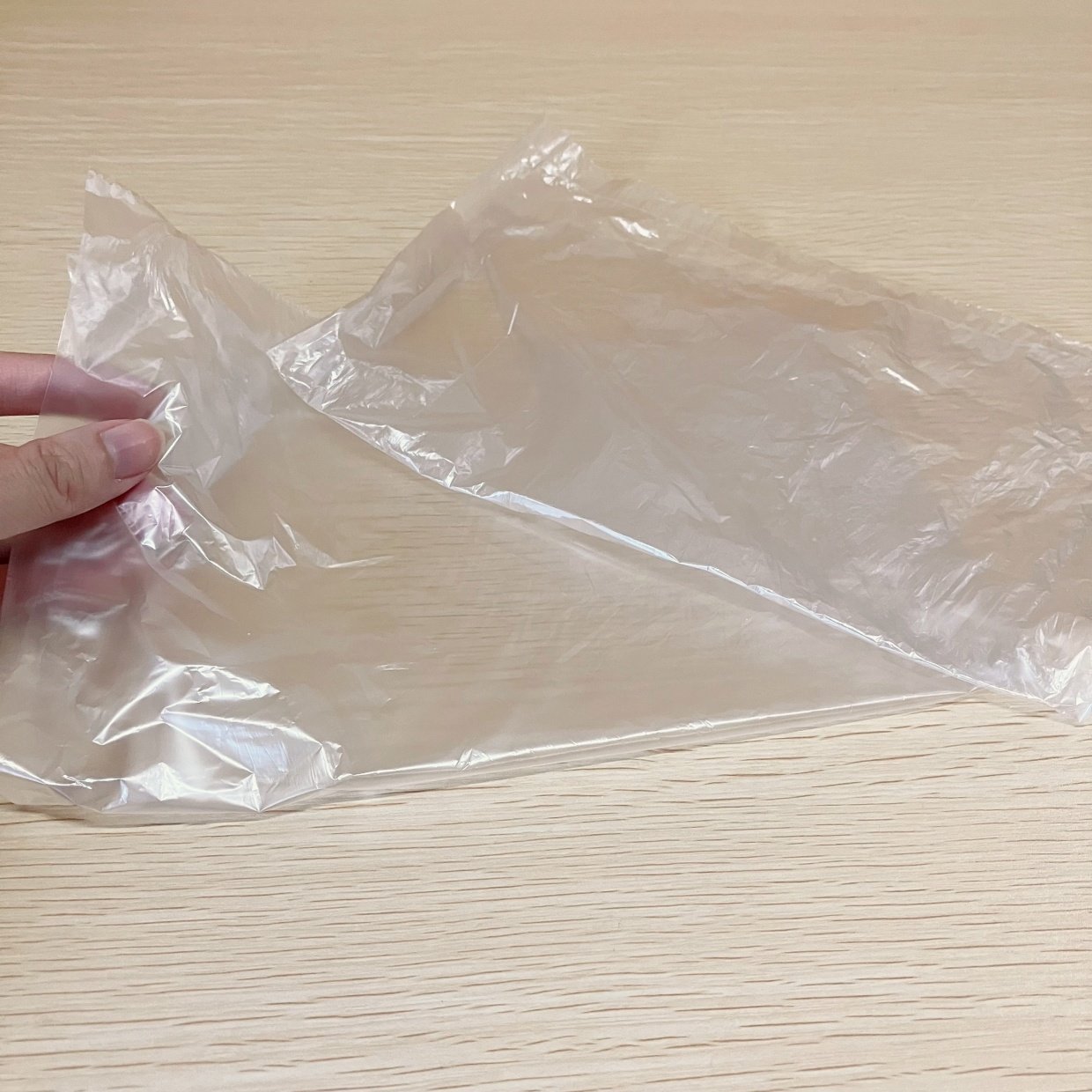  指がカサカサでも問題なし！スーパーの「ポリ袋」をサッと開ける意外なテク「すぐやる」「早く教えて」 