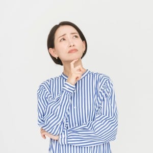つい自分を責めてしまう人へ。幸福度を下げる“思考のクセ”と整え方