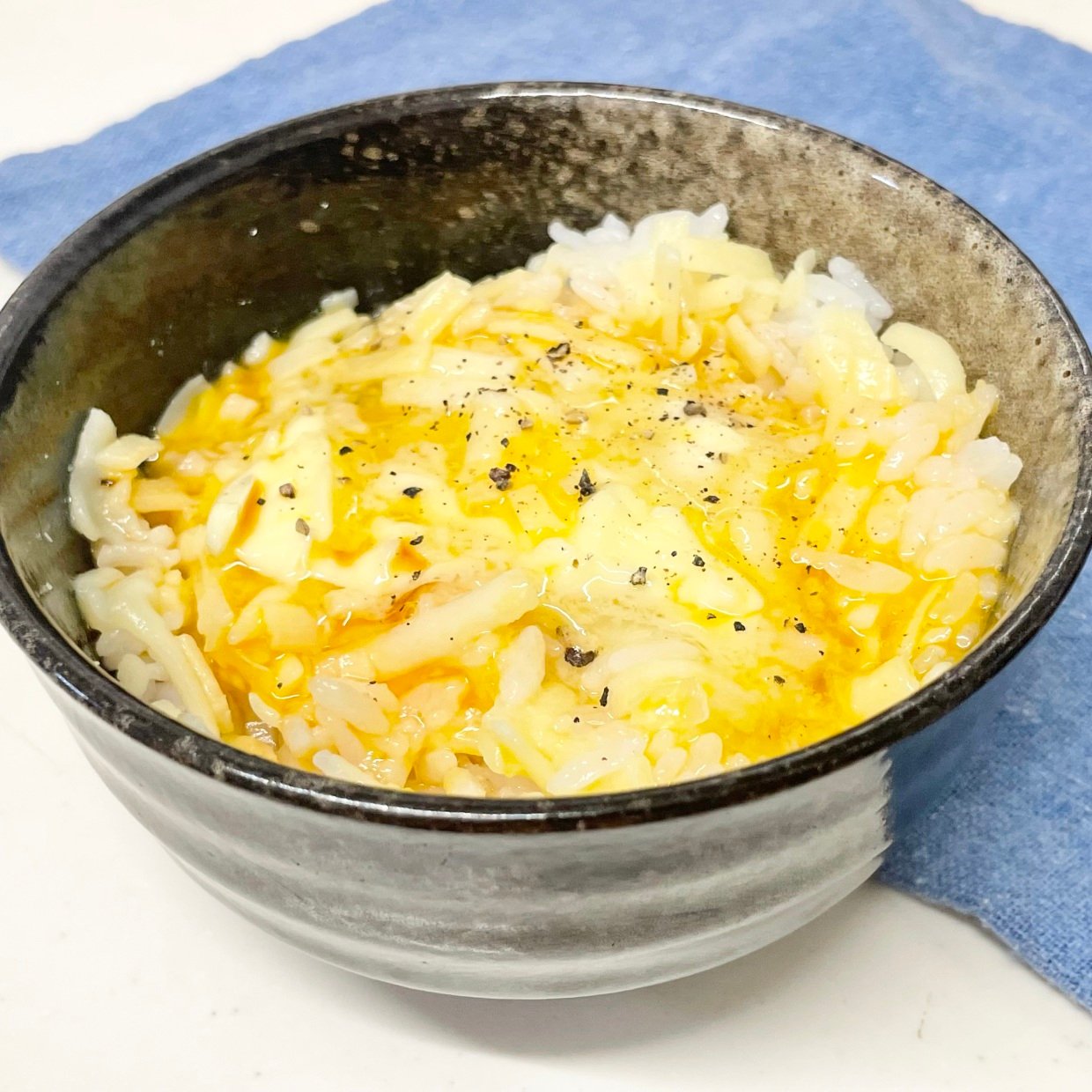 いつもの「卵かけご飯」がレベルアップする。卵にまぜるとトロットロで絶妙な味わいになる食材とは?