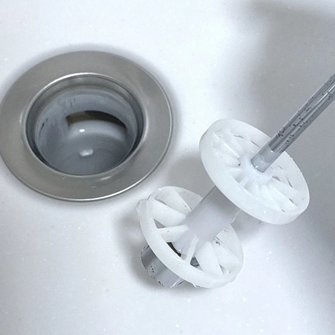  たった5分！「洗面台の排水口」の“ヘドロと悪臭”を一掃する掃除術「すぐやる」「見違えるほどピカピカ」 