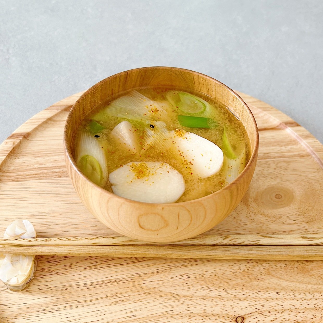  「味噌汁」にいれると腸がよろこぶ“水溶性食物繊維がたっぷりな旬の野菜”とは？「乾燥に負けない肌に」 