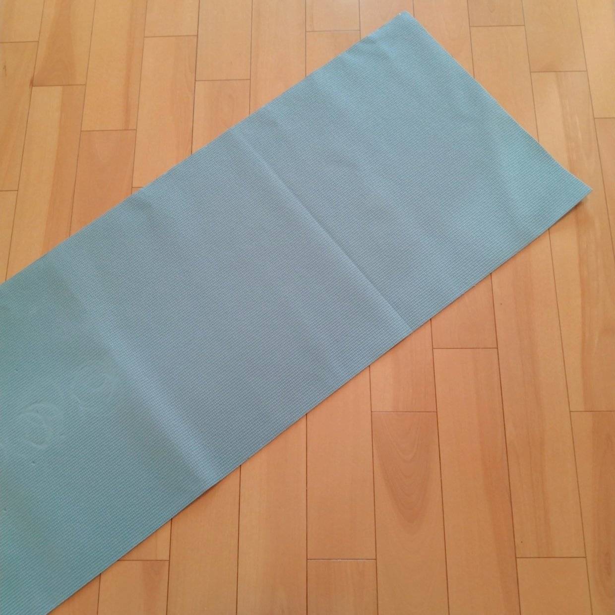  使っていない「ヨガマット」のいざという時に活躍する意外な使い道「確かに…！」「非常時に使える」 