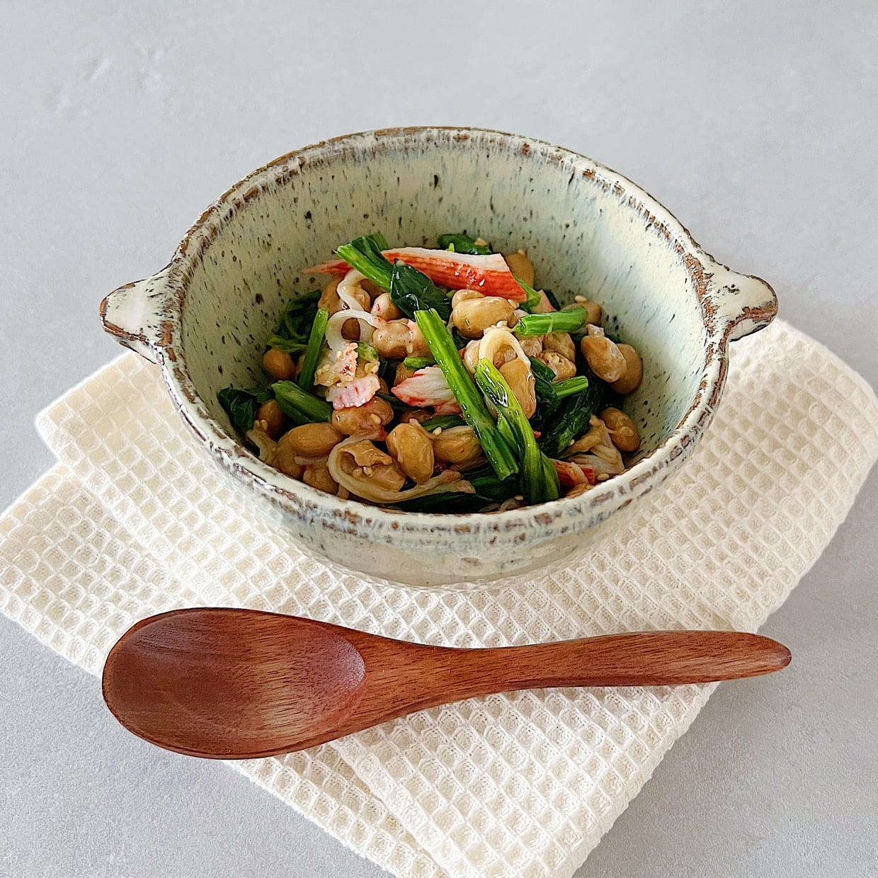  「納豆」にいれると肌がよろこぶ。“ビタミンCがたっぷりな冬の食材”とは？「積極的に取り入れたい」 