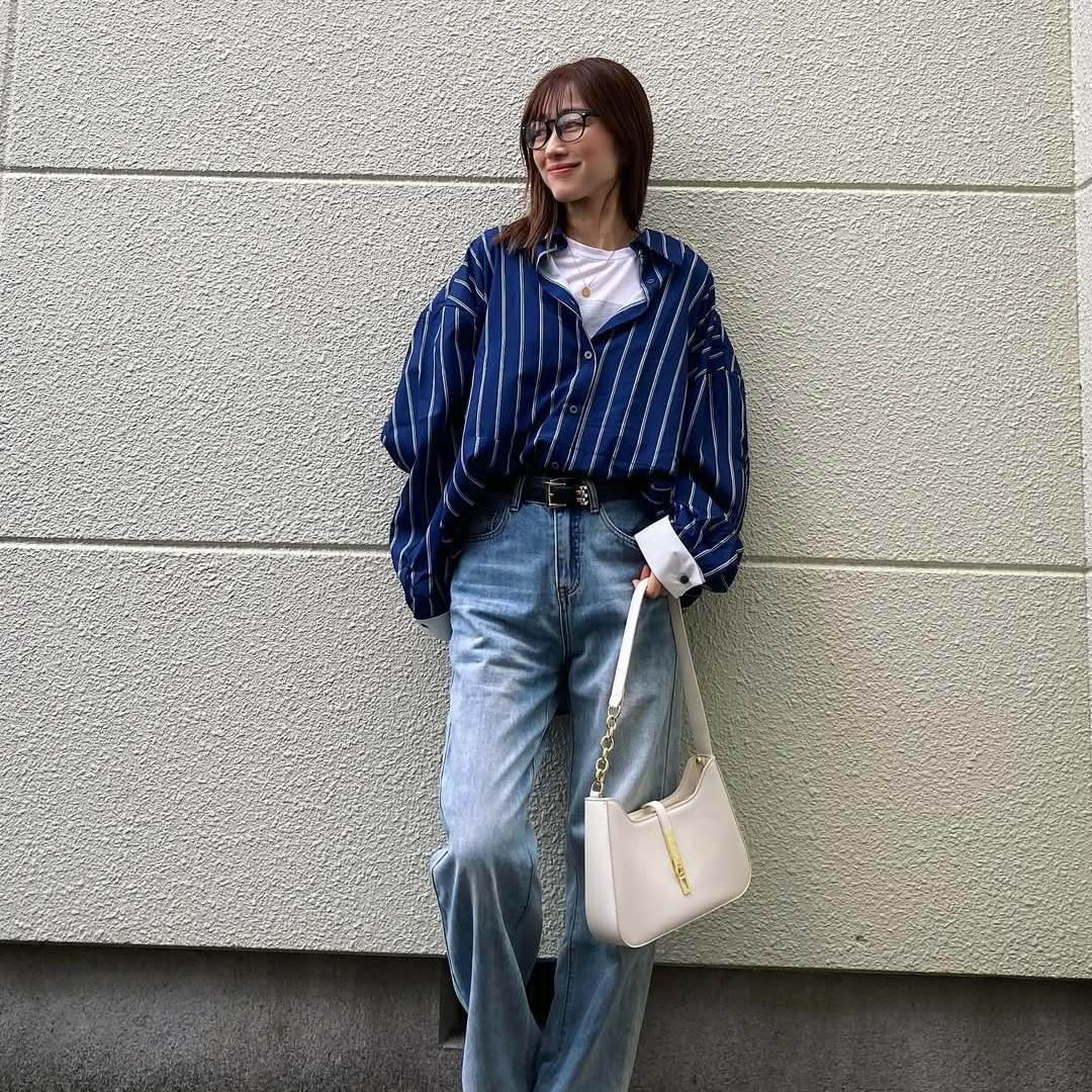  1枚で全然違う！40代の秋コーデを格上げする「万能シャツ」の魅力【おしゃれさんに学ぶ】 