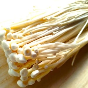 今までもったいないことしてた…。誤解しやすい「エノキ」の食べられる部分「もう捨てない」「後悔」