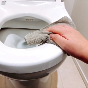 【トイレ用洗剤は使わない】3分で完了！「トイレ」の“尿はね汚れと嫌な臭い”をリセットする時短掃除術