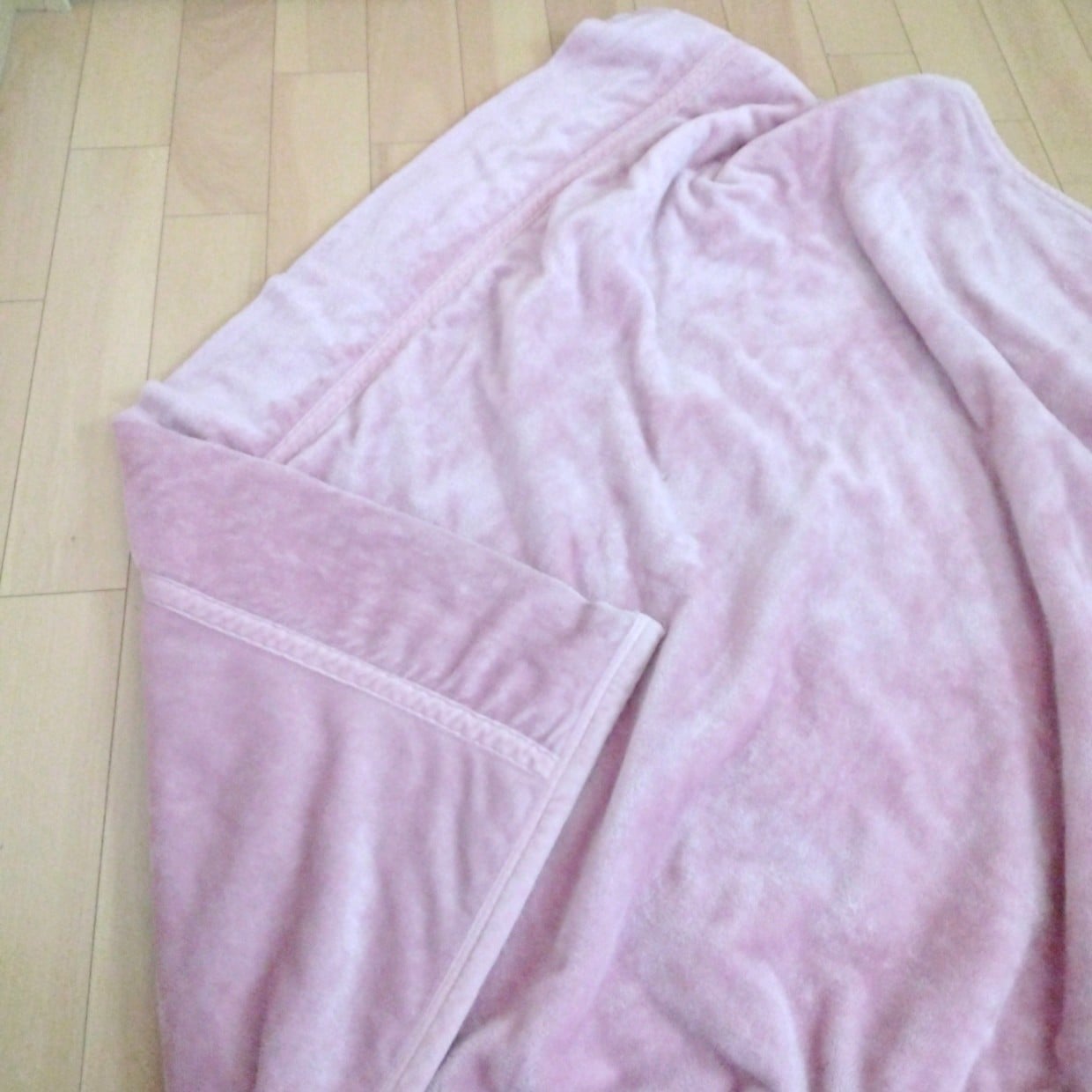  「毛布」をかける順番で温かさが変わる？朝までポカポカ眠れる“ベストポジション”「試してみた！」 