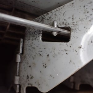 “黒い斑点”が無数にびっしり…。見える部分の「エアコン」掃除術「想像以上の汚れ」「冬に向けて清潔に」