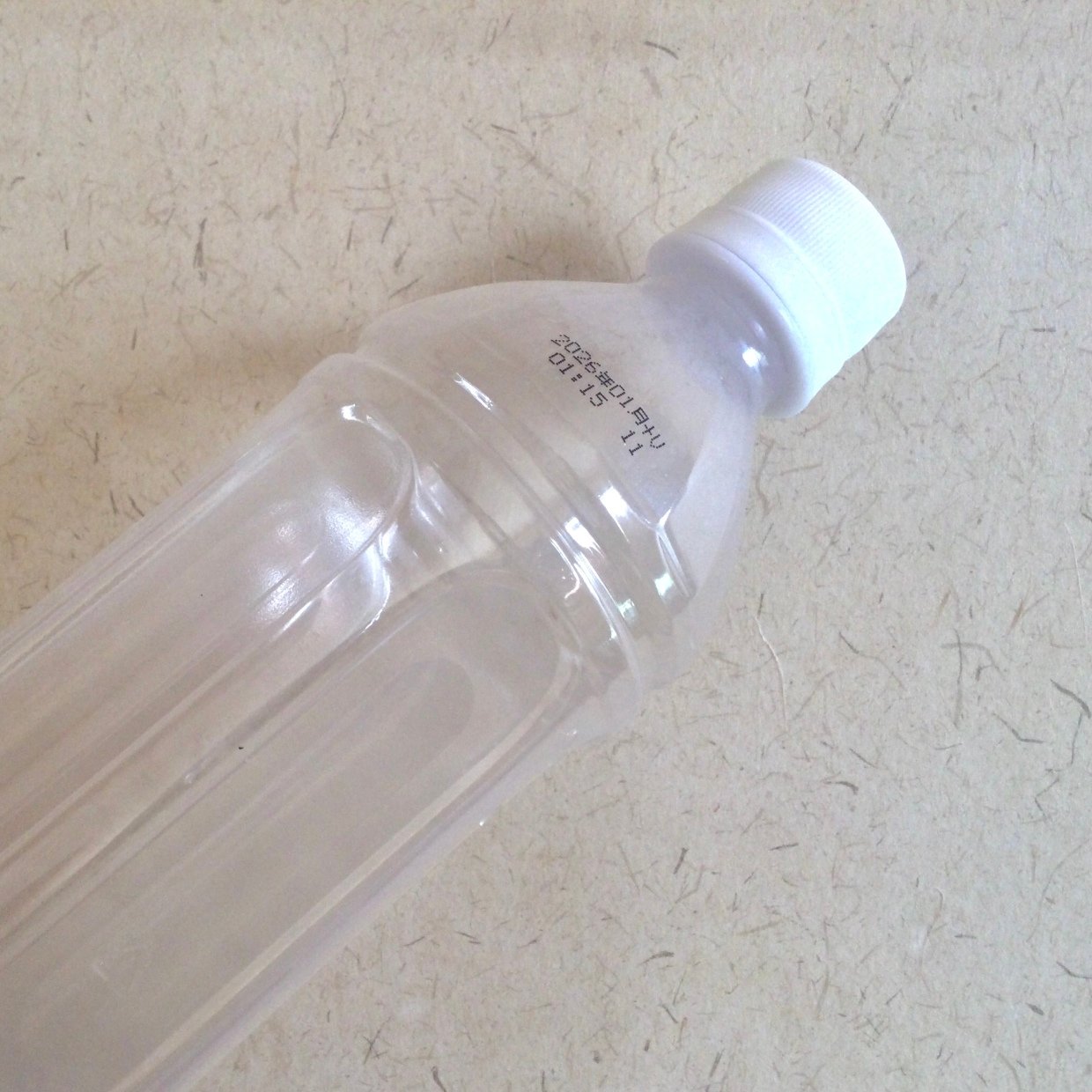  捨てるはずの「ペットボトル」の一部を切って“キャップ”をはめると…？「便利！」「思いつかなかった」 