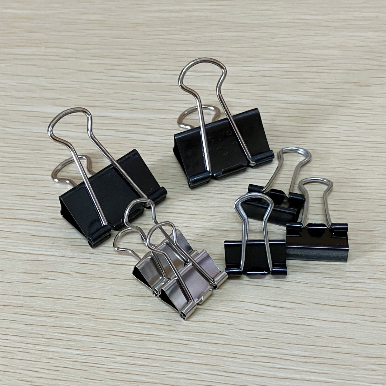  「ダブルクリップ」と組み合わせるだけで“家じゅう”で活躍！便利な使い道3選「考えた人に拍手！」 