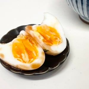 「味玉」はもう麺つゆで漬けない！2つの意外な調味料とは？「めっちゃ濃厚」「ハマるわ…」