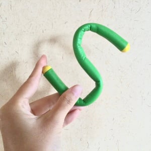 眠っている「S字フック」が“備えに役立つ”意外な使い道「モノをかけない」「意外と安定する」