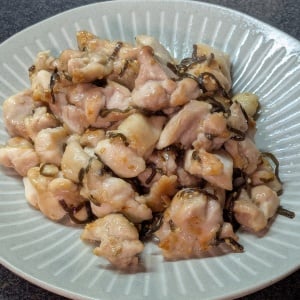 余った「塩昆布」と鶏肉を合わせると？「子どもも大喜び！」「忙しい日にぴったり」