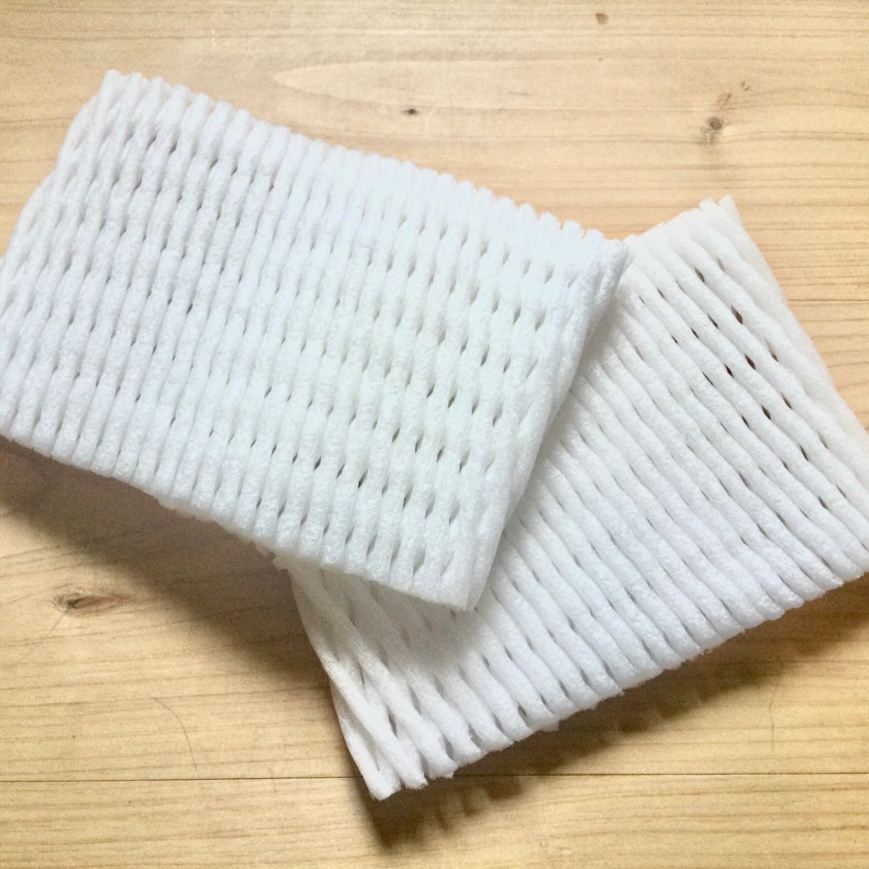  食材を包むだけじゃない！捨てるはずの「フルーツネット」の意外な使い道「キッチンで」「確かに使える」 