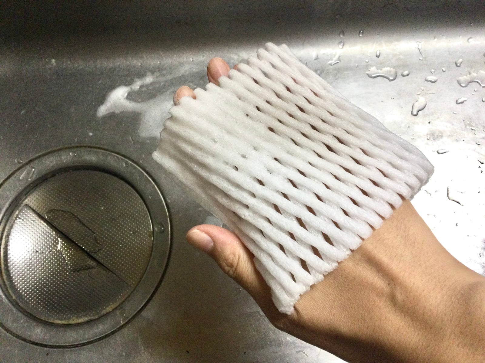 フルーツネットでシンクを掃除