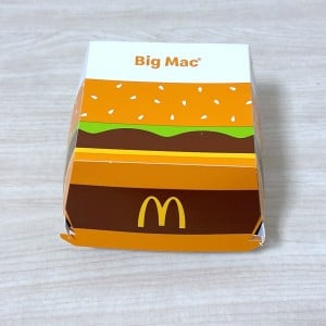 マクドナルドの「ビッグマック」を手を汚さずに食べる裏ワザ「もう手がベタベタしない」「早く教えて」