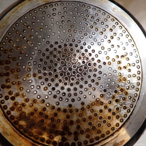 3年放置で“隕石化”した「フライパン」を救え！洗剤をつけてもビクともしないコゲ落としにチャレンジ！